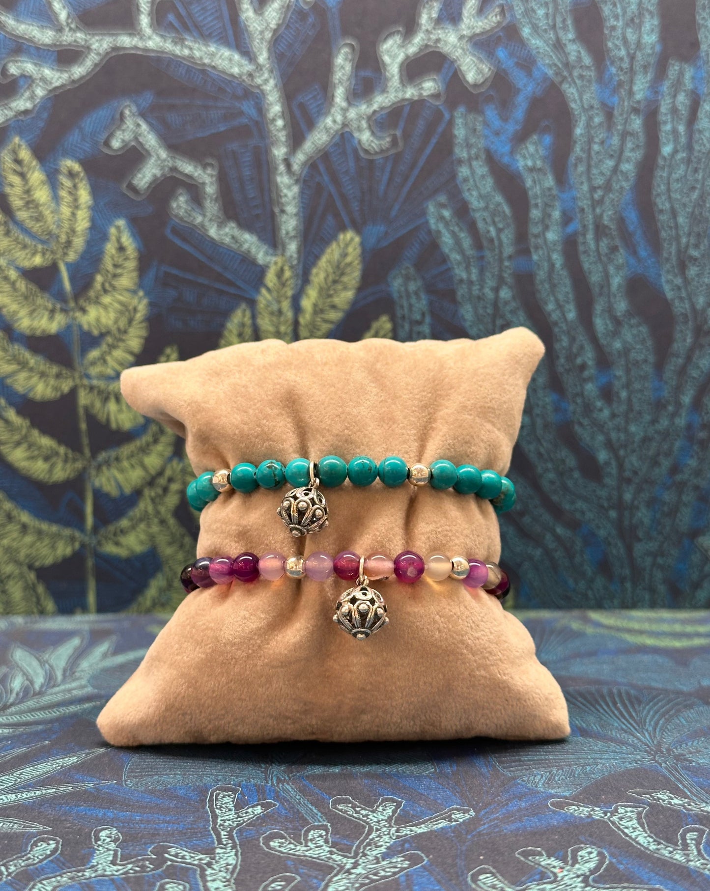 Pulsera elástica colores con botón payés